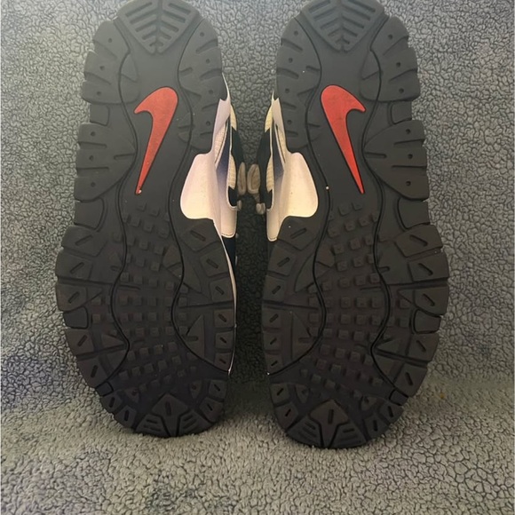 Nike Navy and Beige Athletic Shoes - Picture 3 of 5